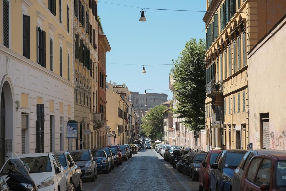Apartment From Andrea To The Colosseum Rom